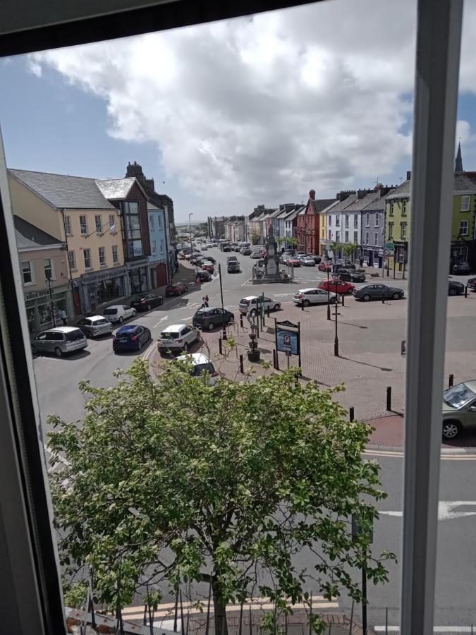 Buggle'S Pub And Accommodation Kilrush Exterior photo