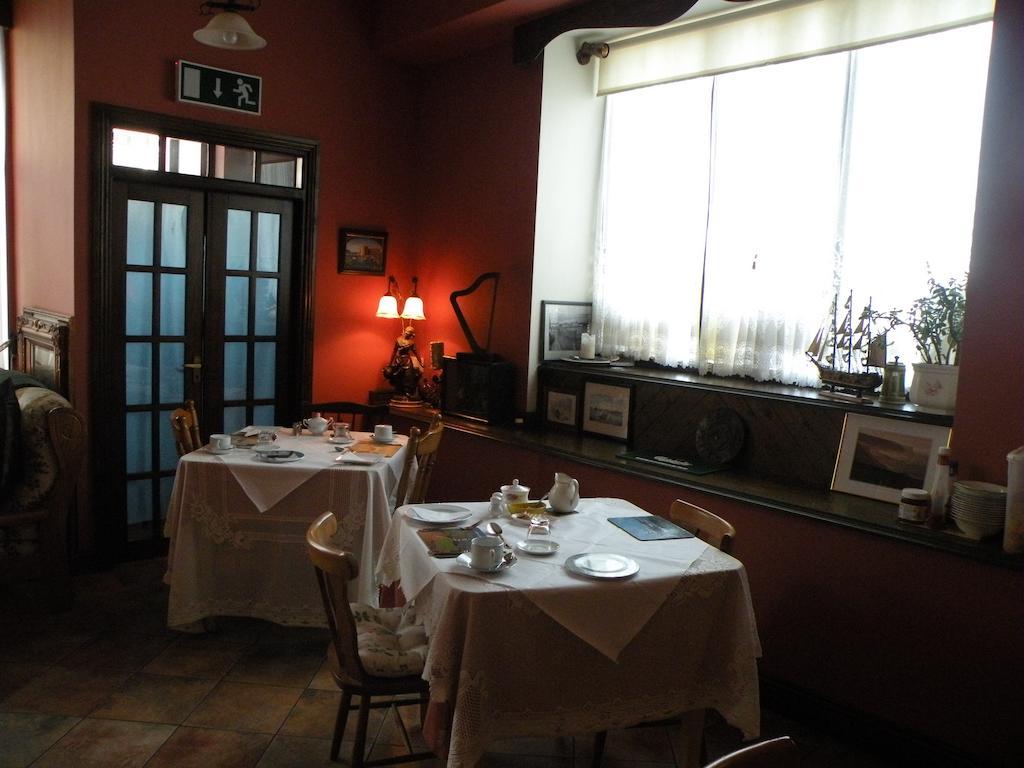 Buggle'S Pub And Accommodation Kilrush Exterior photo