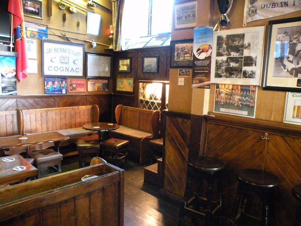Buggle'S Pub And Accommodation Kilrush Exterior photo
