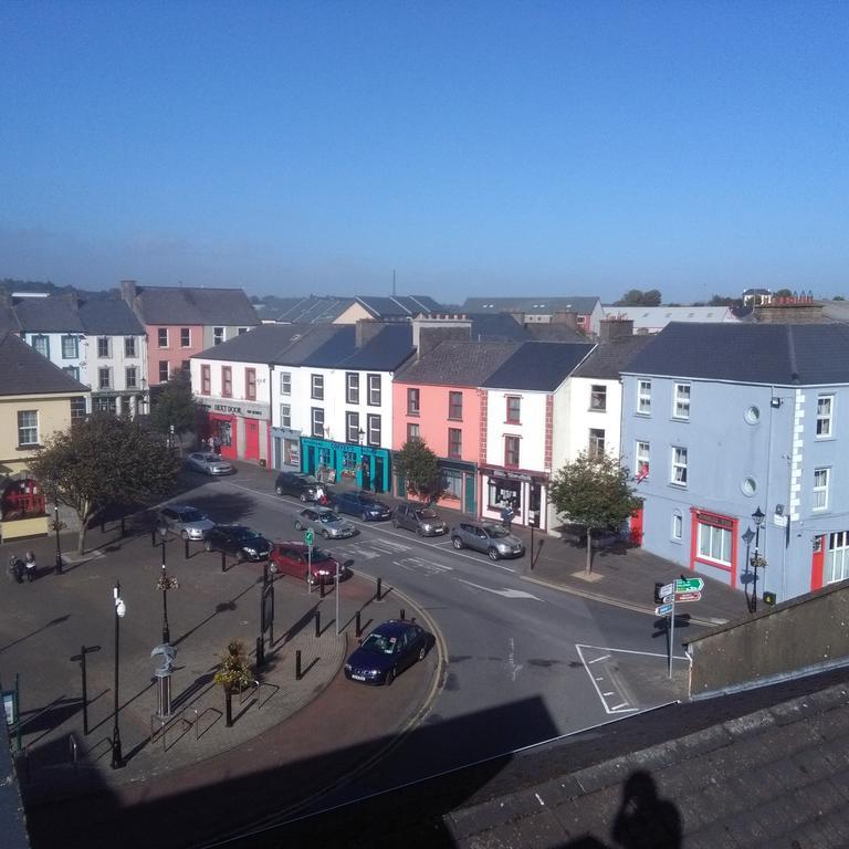 Buggle'S Pub And Accommodation Kilrush Exterior photo